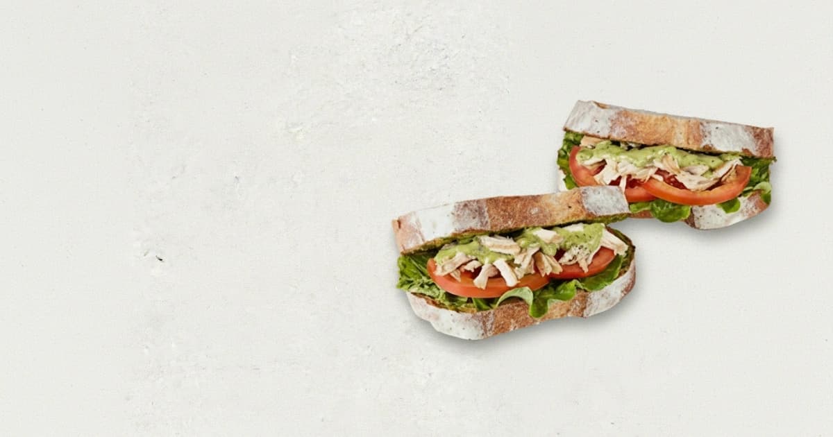 바질 치킨 통밀 샌드위치